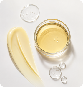 Texture di RenovaCare C96: olio ambrato in capsula di vetro e velo di crema